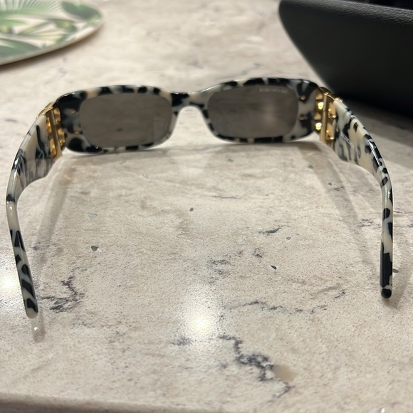 Balenciaga DYNASTY RECTANGLE SUNGLASSES IN WHITE - Picture 7 of 11